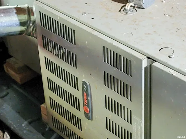 $168,500 | 216 East 3rd Street, Flora, IL 62839