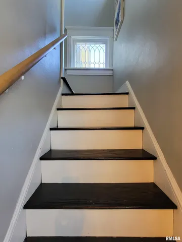 $168,500 | 216 East 3rd Street, Flora, IL 62839