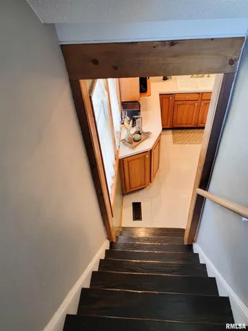 $168,500 | 216 East 3rd Street, Flora, IL 62839