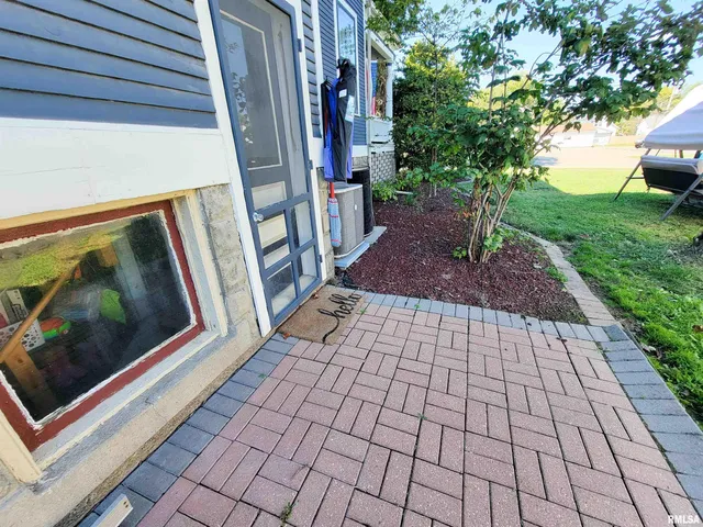 $168,500 | 216 East 3rd Street, Flora, IL 62839