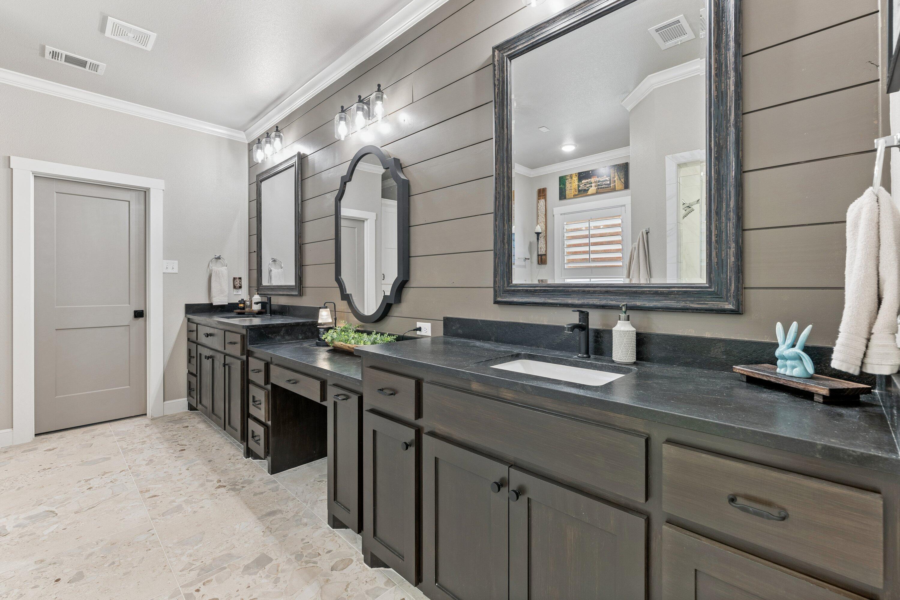 629 North 9th Street Wolfforth, TX 79382 - Photo 24 of 45 a bathroom with double sink and a mirror