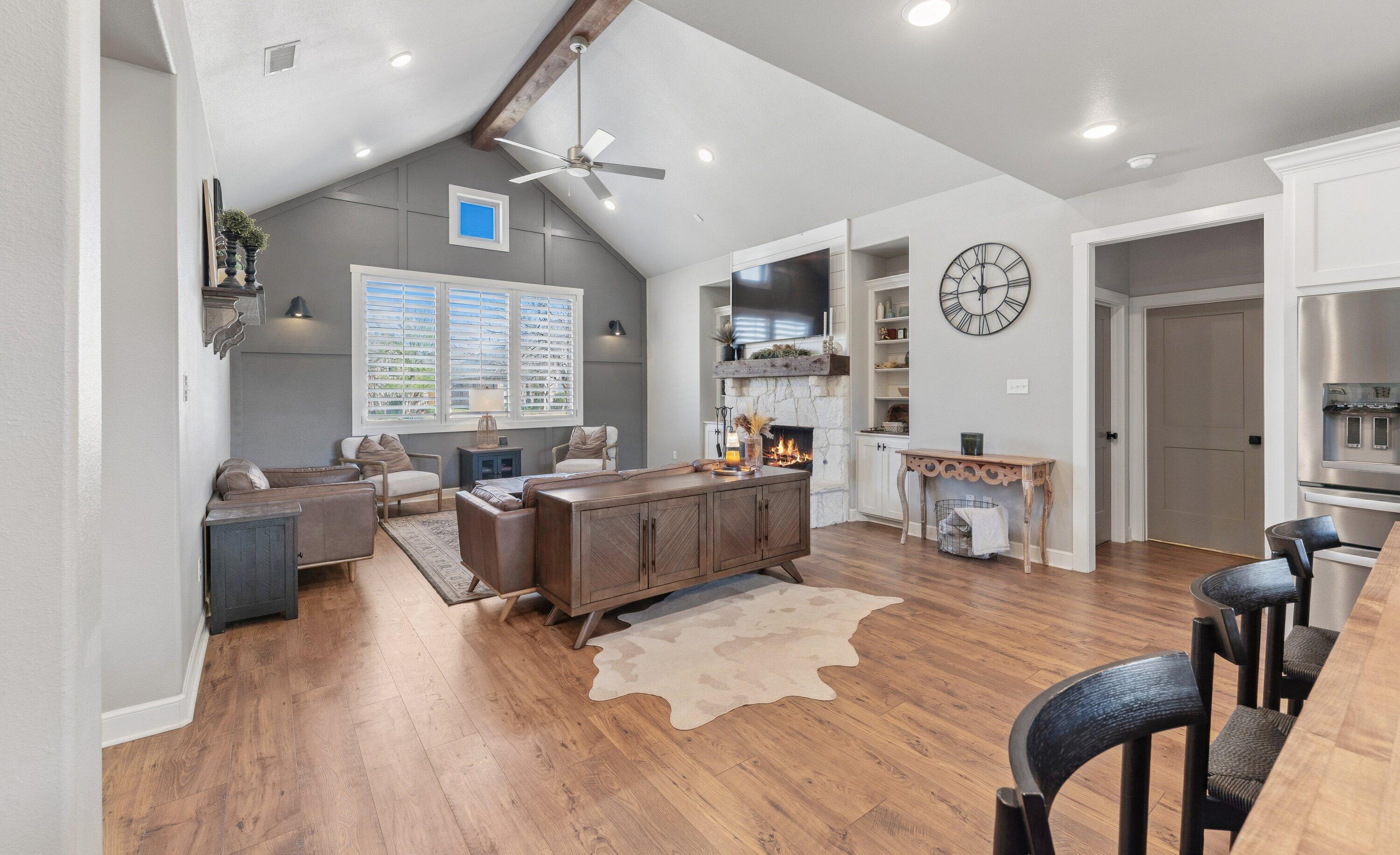 629 North 9th Street Wolfforth, TX 79382 - Photo 4 of 45 a living room with furniture and wooden floor