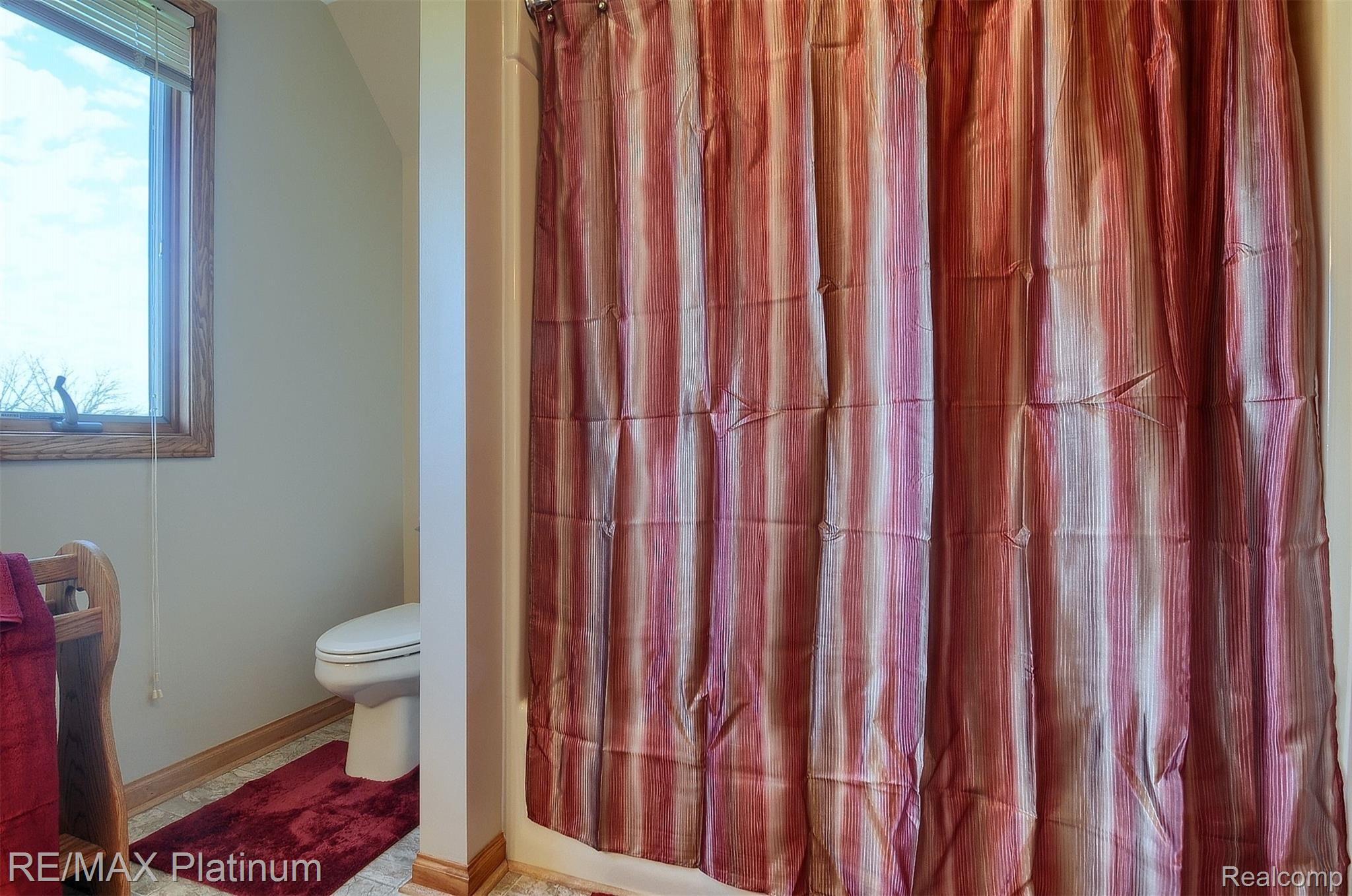 7766 Clyde Road Fenton, MI 48430 - Photo 22 of 31 22-Bathroom 2nd View.jpg