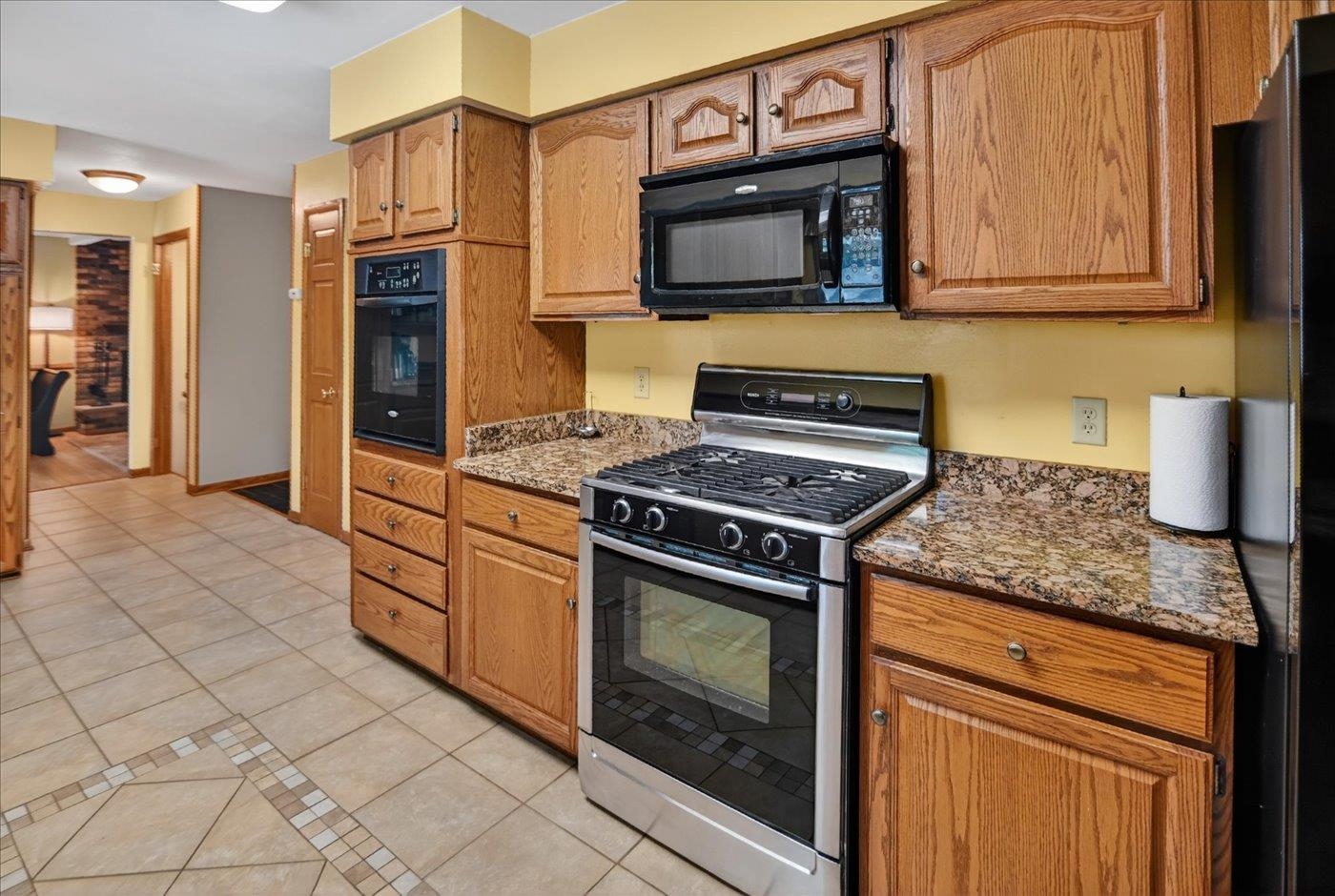 6602 Montclair Lane Madison, WI 53711 - Photo 12 of 63