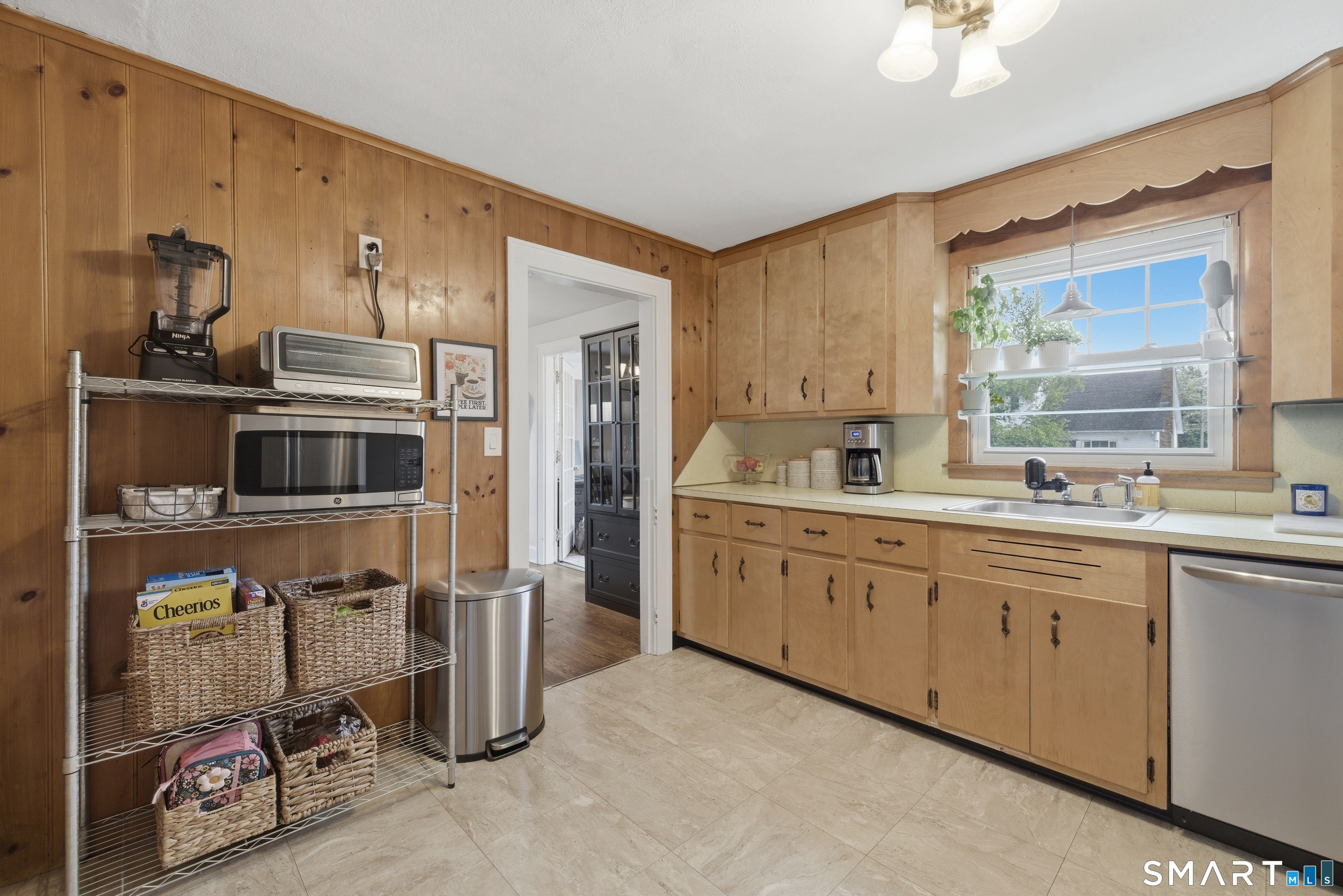 17 Riverdale Road Enfield, CT 06082 - Photo 12 of 36