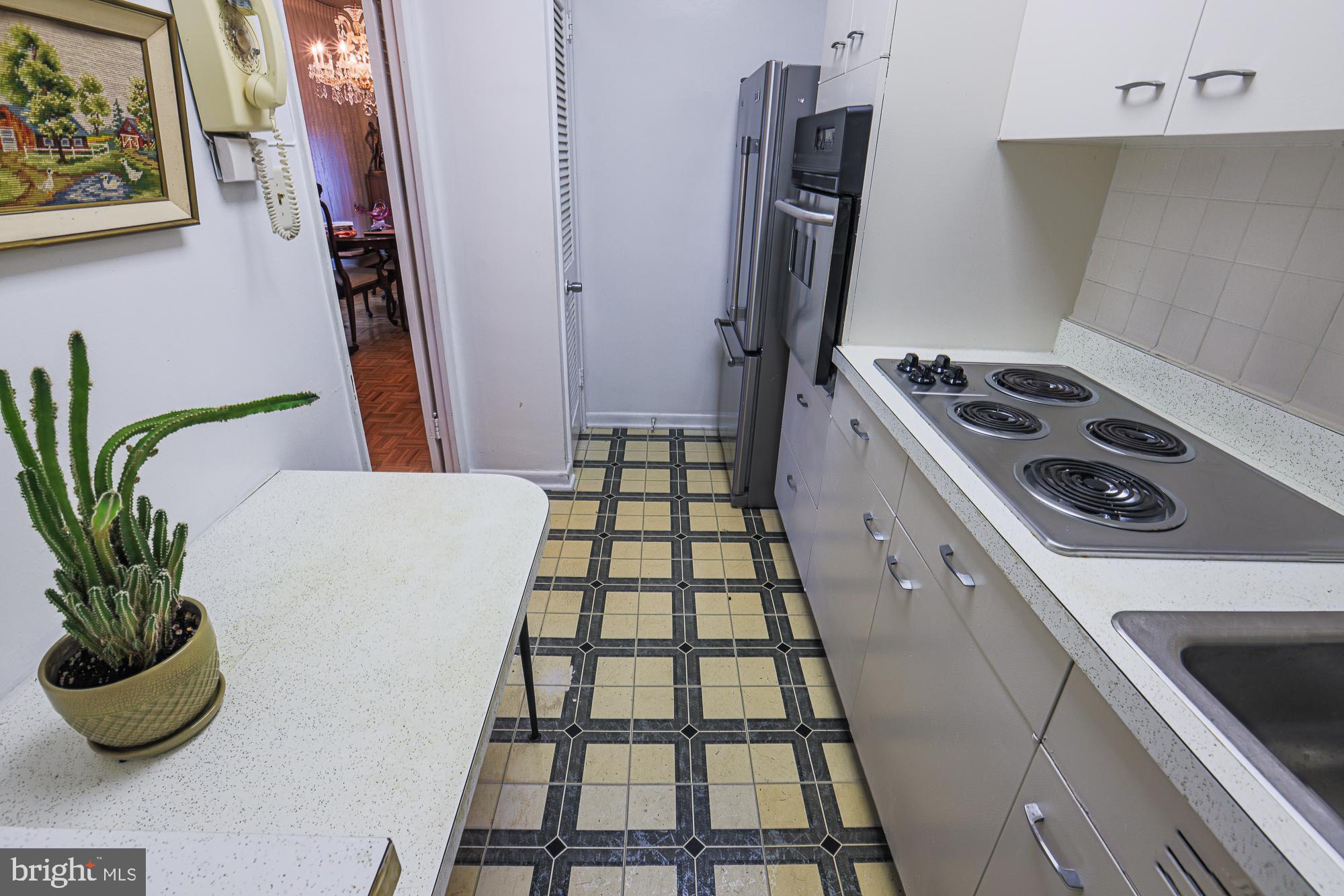 11 Slade, Unit 614 Pikesville, MD 21208 - Photo 21 of 38 a kitchen with a refrigerator and a stove