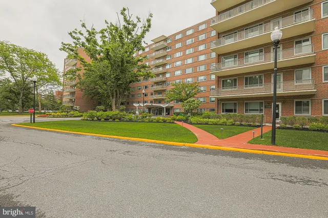 a view of pool with a yard