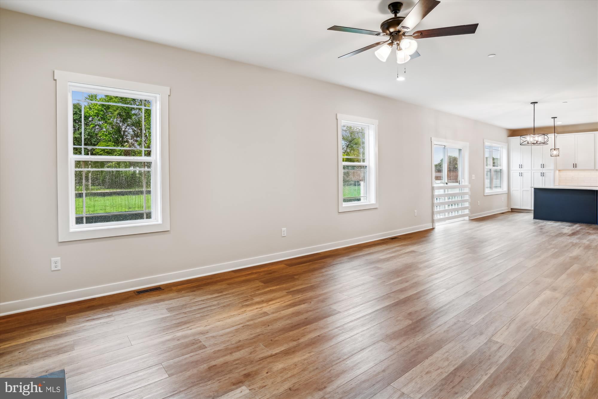 312 Caldwell Road Pasadena, MD 21122 - Photo 21 of 70 Living Room