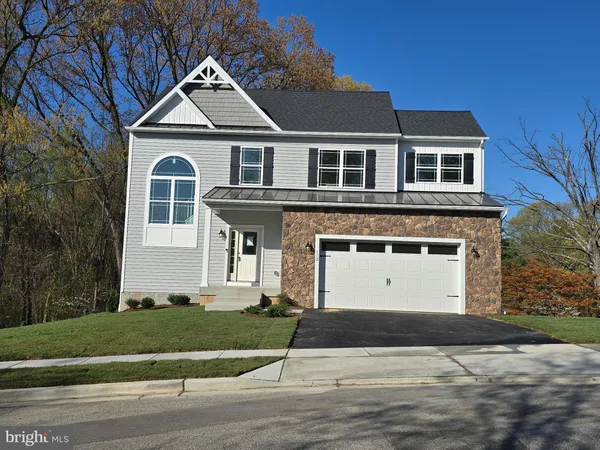a view of a back yard of the house