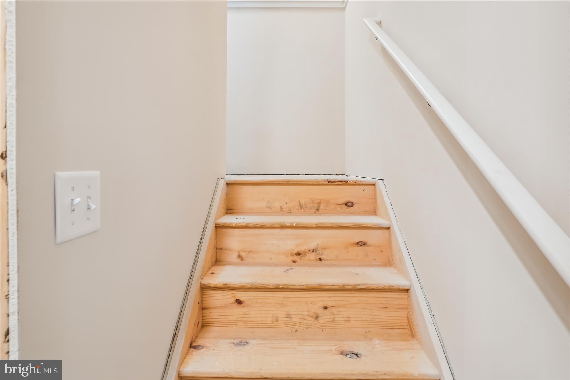 312 Caldwell Road Pasadena, MD 21122 - Photo 68 of 70 Stairs