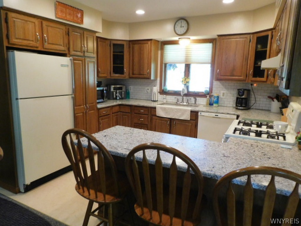 6986 Minnick Road Lockport Town, NY 14094 - Photo 3 of 28