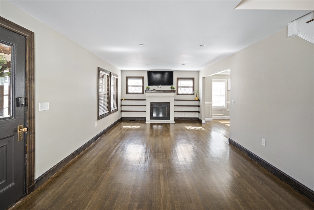 121 Circuit Road Winthrop, MA 02152 - Photo 9 of 39