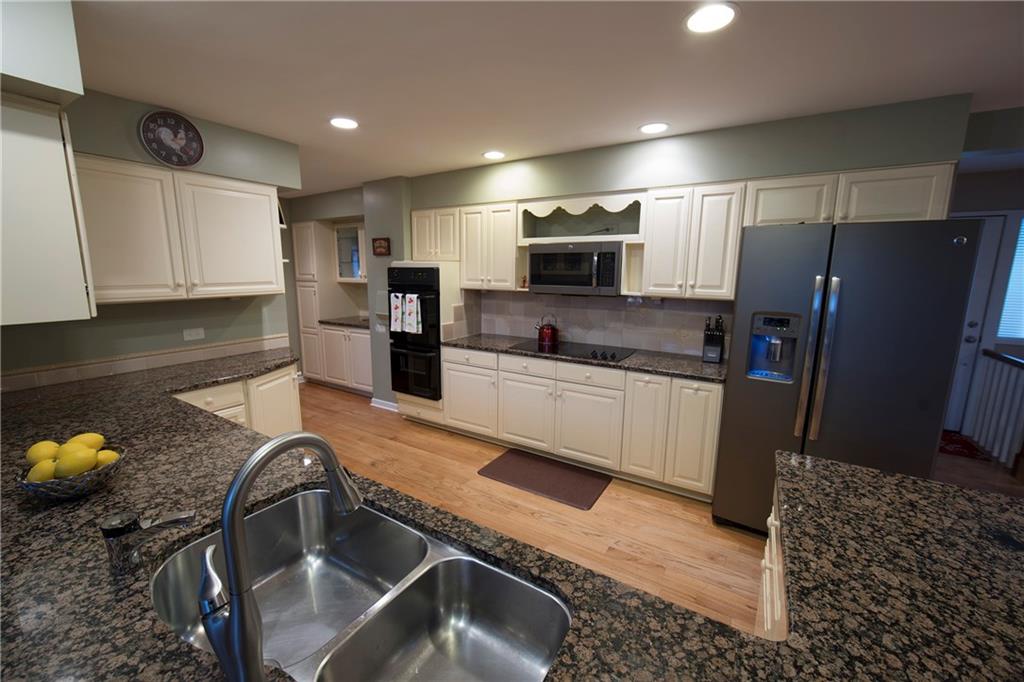 1910 Murdstone Road Pittsburgh, PA 15241 - Photo 9 of 24 Kitchen with stainless appliances, granite...