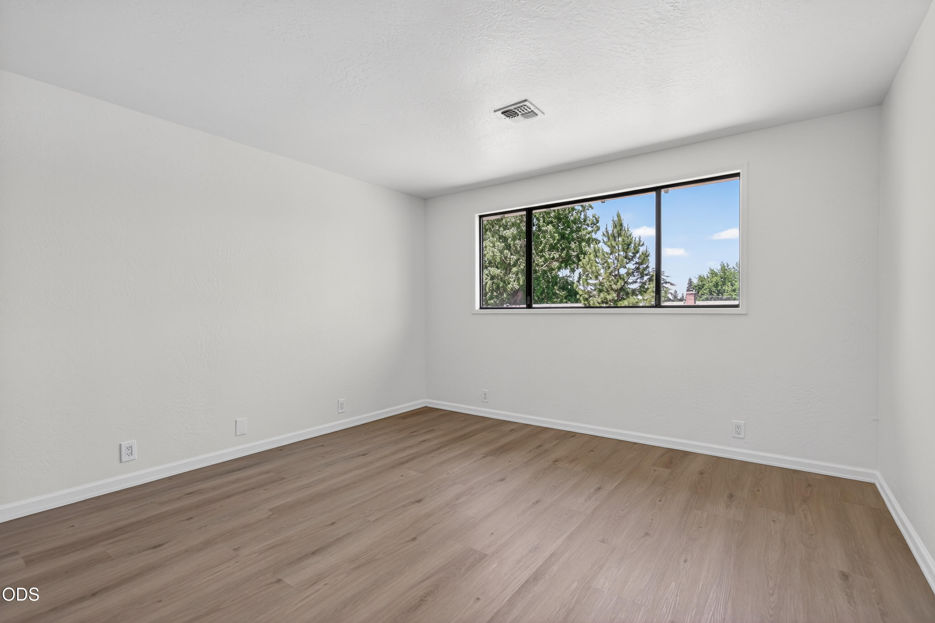 502 South B Street Phoenix, OR 97535 - Photo 16 of 27