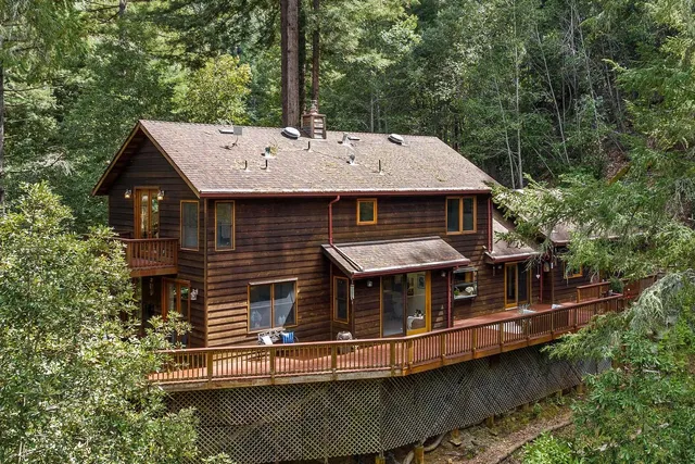 a view of house with a outdoor space