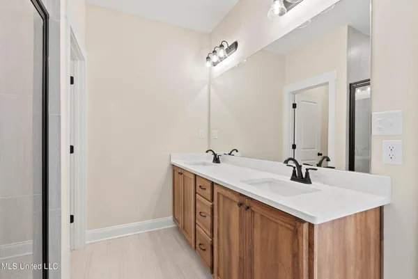 $299,900 | 713 Bolivar Drive, Nesbit, MS 38651