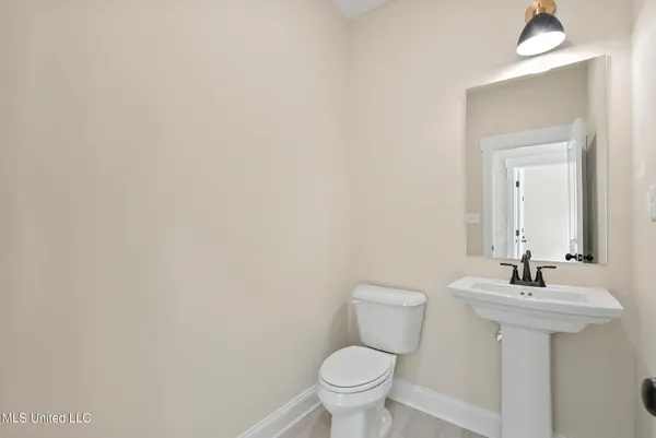 $299,900 | 713 Bolivar Drive, Nesbit, MS 38651