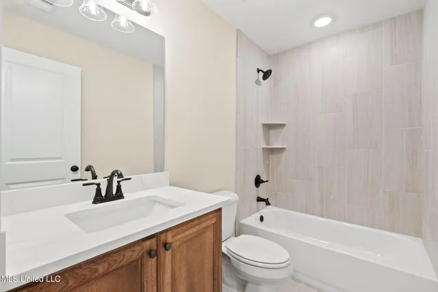 $299,900 | 713 Bolivar Drive, Nesbit, MS 38651