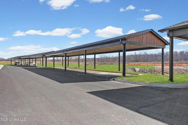 $299,900 | 713 Bolivar Drive, Nesbit, MS 38651