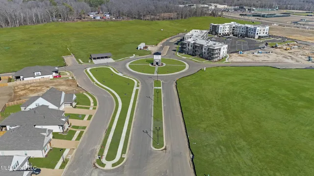 $299,900 | 713 Bolivar Drive, Nesbit, MS 38651