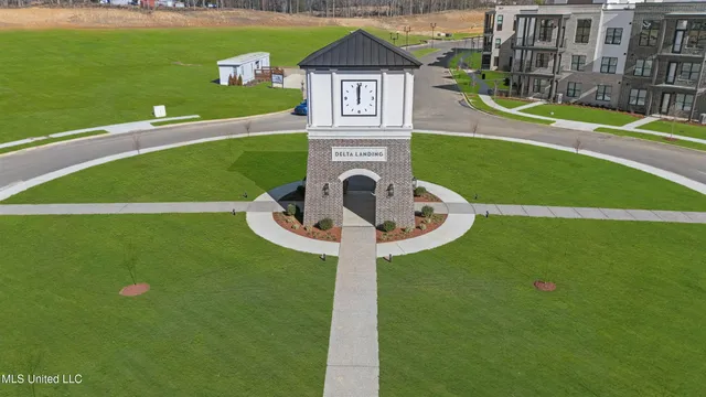 $299,900 | 713 Bolivar Drive, Nesbit, MS 38651