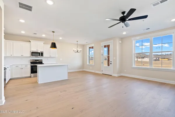 $299,900 | 713 Bolivar Drive, Nesbit, MS 38651