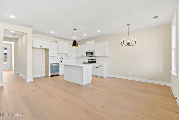 $299,900 | 713 Bolivar Drive, Nesbit, MS 38651