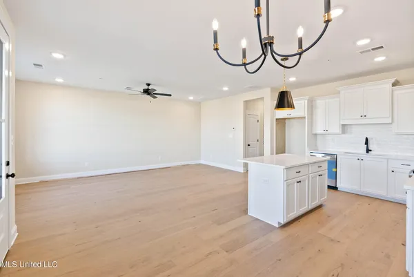 $299,900 | 713 Bolivar Drive, Nesbit, MS 38651