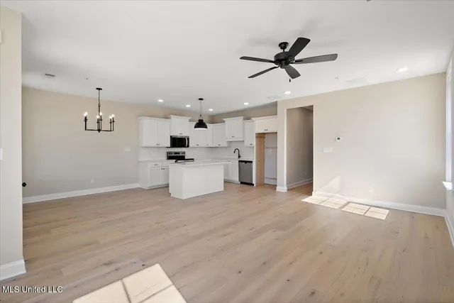 $299,900 | 713 Bolivar Drive, Nesbit, MS 38651