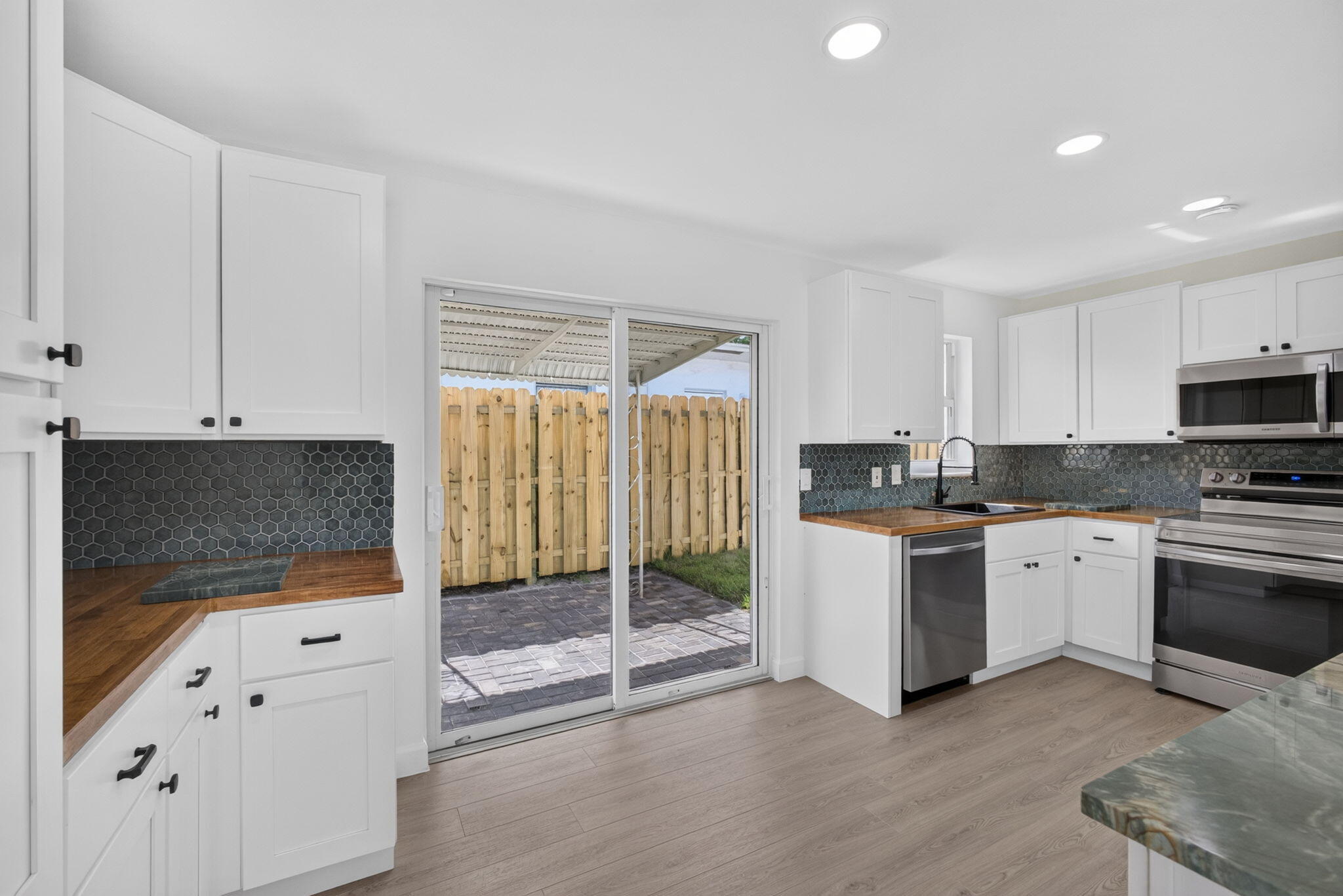 665 West 7th Street Riviera Beach, FL 33404 - Photo 16 of 62 Eat in kitchen & access to covered patio