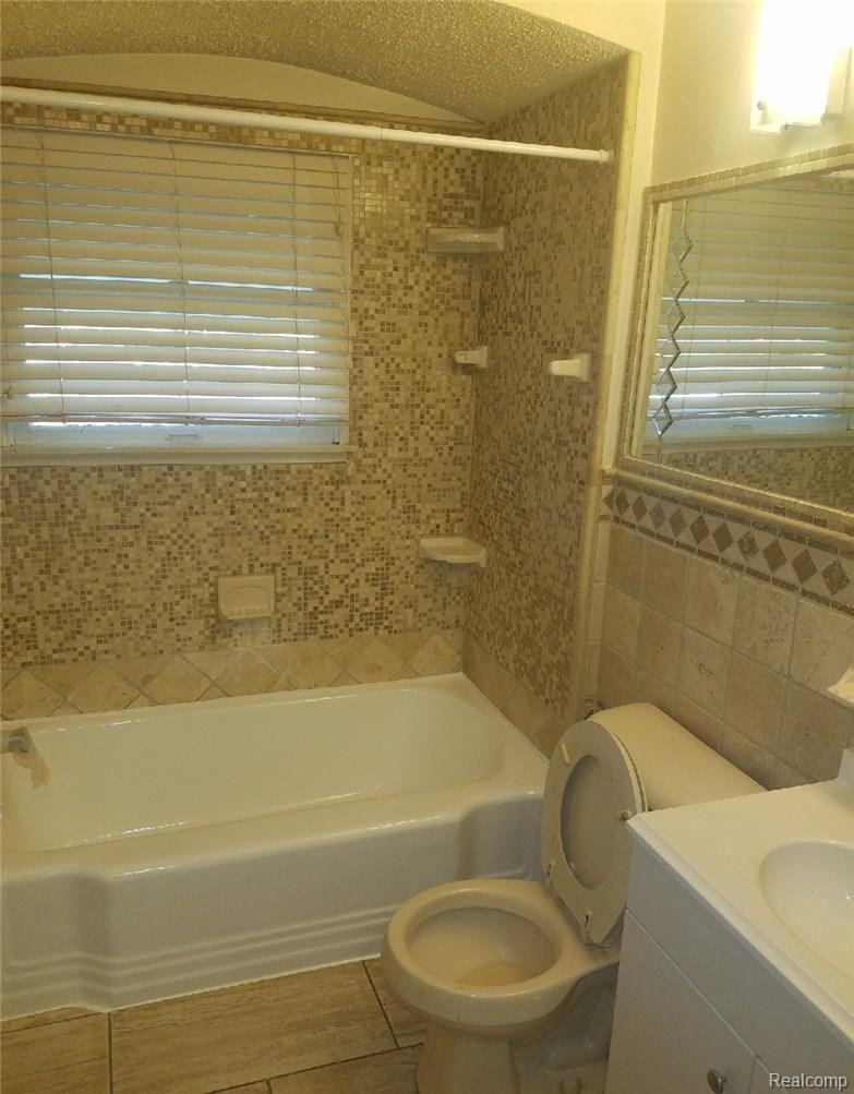 19301 Appleton Street Detroit, MI 48219 - Photo 12 of 18 APP10.jpg