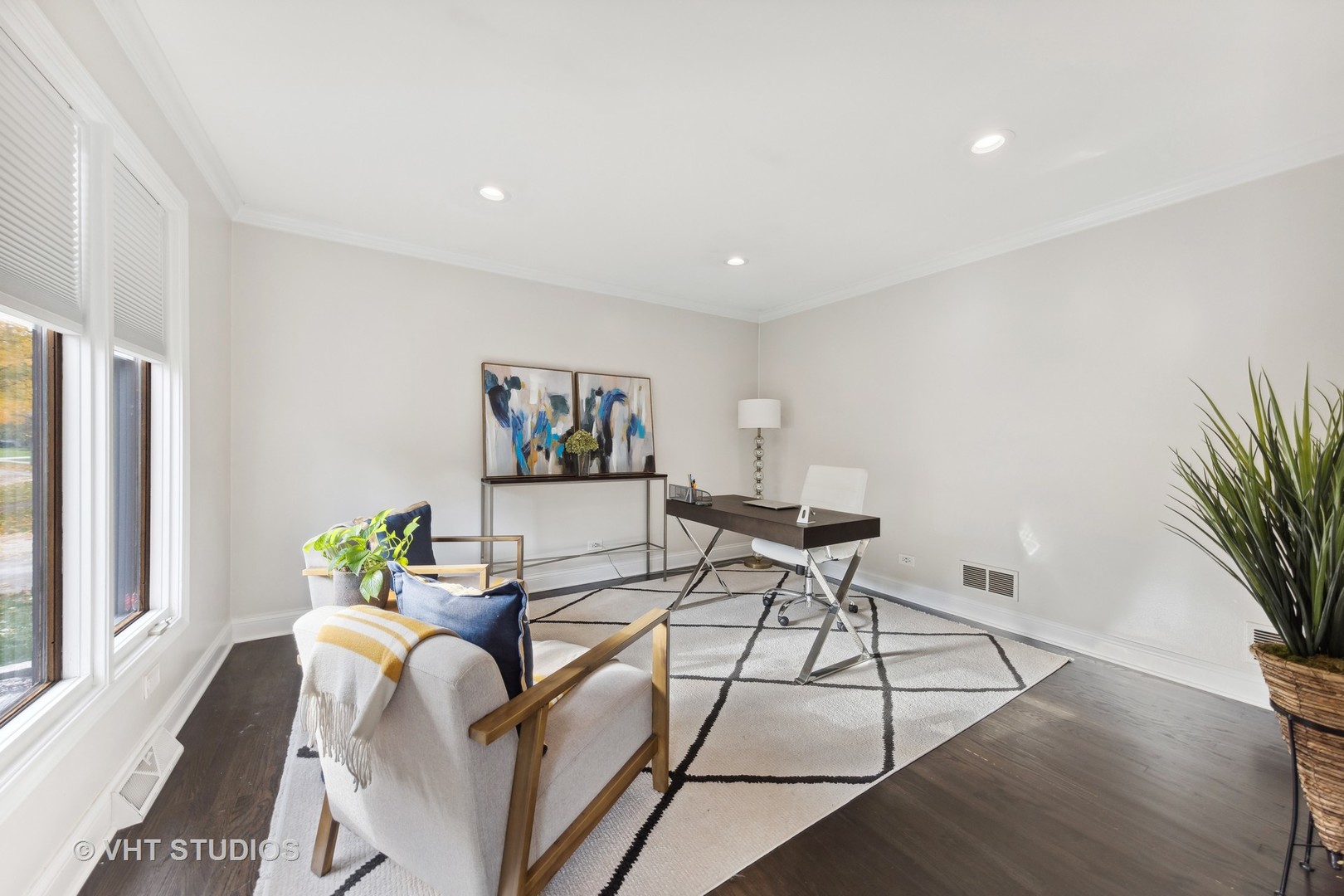 2S540 White Birch Lane Wheaton, IL 60189 - Photo 22 of 46 a living room with furniture and a potted plant