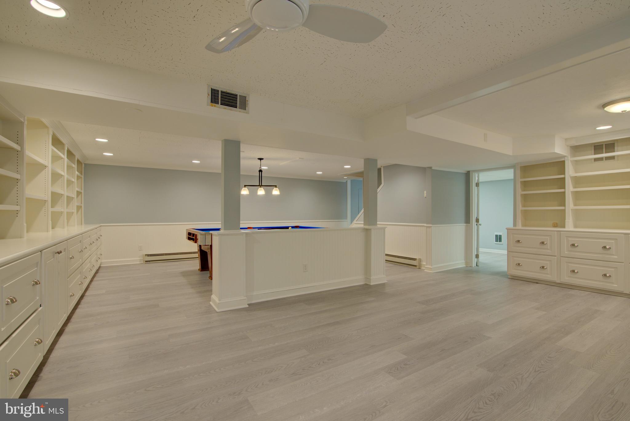 10405 Trumpeter Court Vienna, VA 22182 - Photo 28 of 43 an empty room with cabinet and mirrors