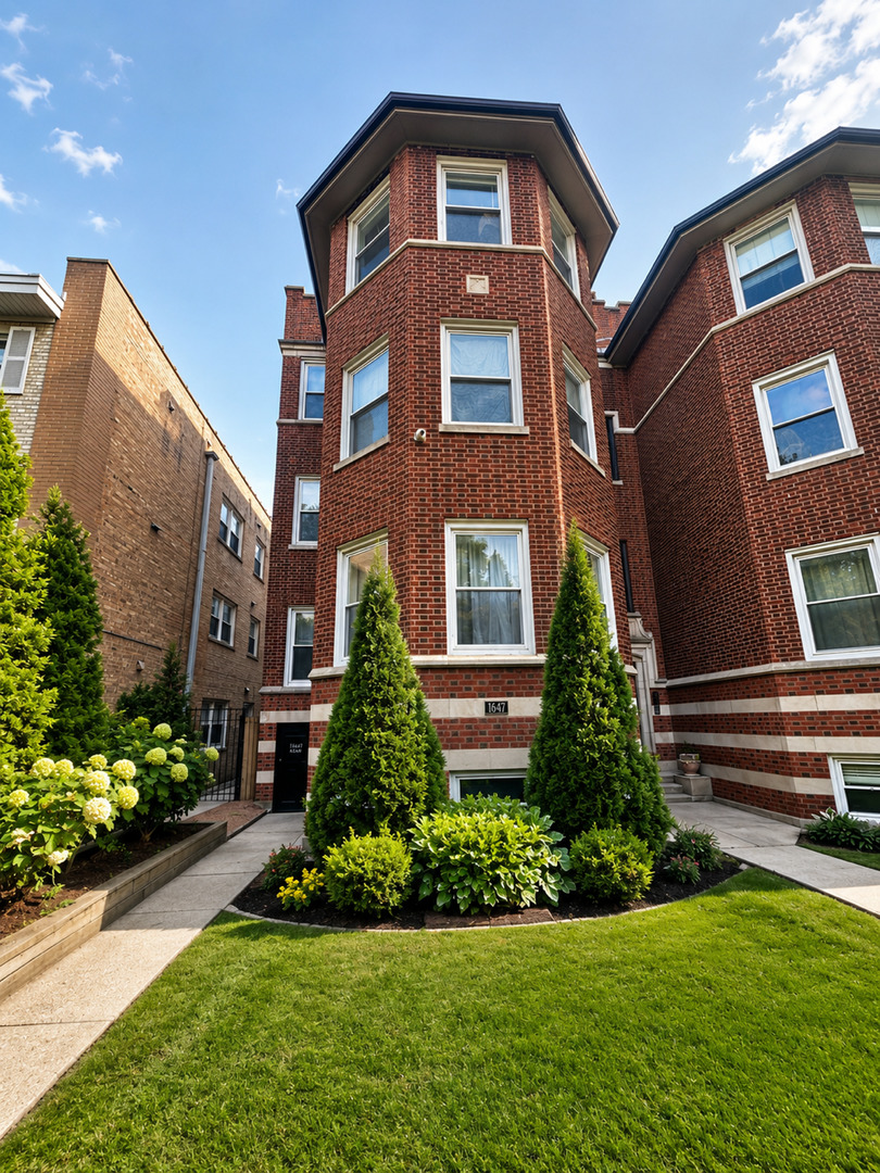 1647 West Sherwin Avenue, Unit 1 Chicago, IL 60626 - Photo 1 of 16