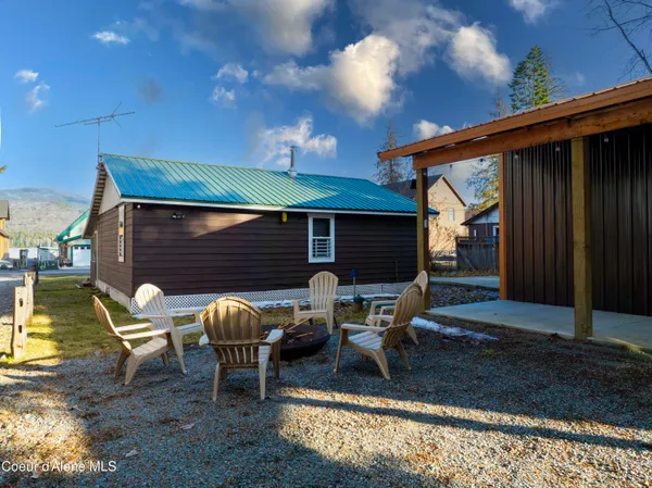 $545,000 | 220 South Granite Bay Road, Nordman, ID 83848