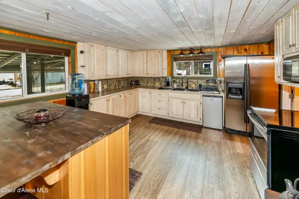 $545,000 | 220 South Granite Bay Road, Nordman, ID 83848