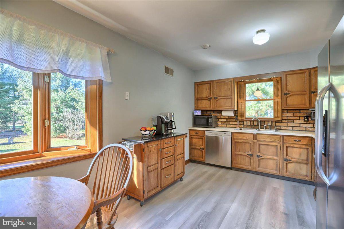 3060 Raintree Road York, PA 17404 - Photo 14 of 54 Eat in Kitchen