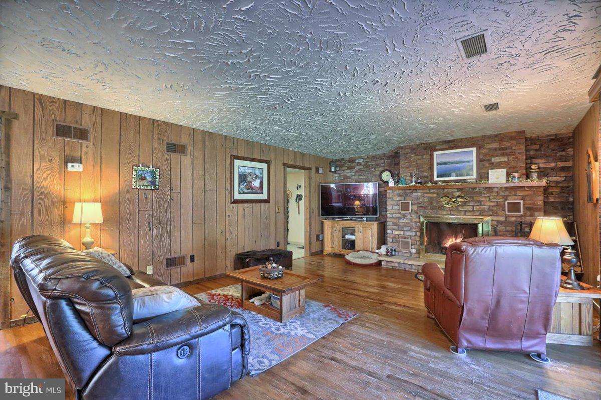 3060 Raintree Road York, PA 17404 - Photo 21 of 54 Family Room