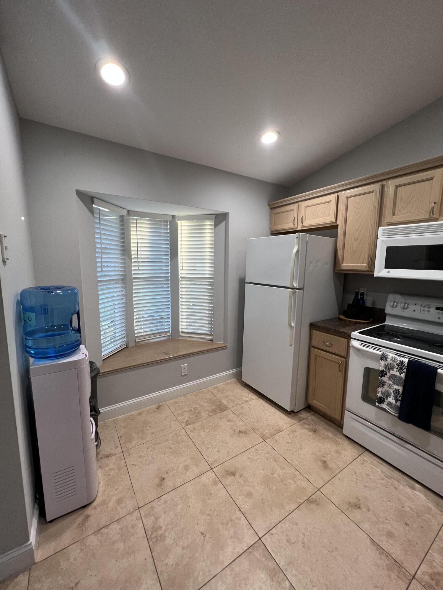 12809 53rd Road North Royal Palm Beach, FL 33411 - Photo 6 of 22 Kitchen