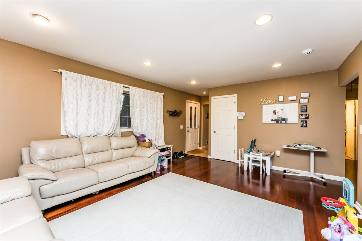 27 Fairfax Road Edison, NJ 08817 - Photo 3 of 25 a living room with furniture and wooden floor
