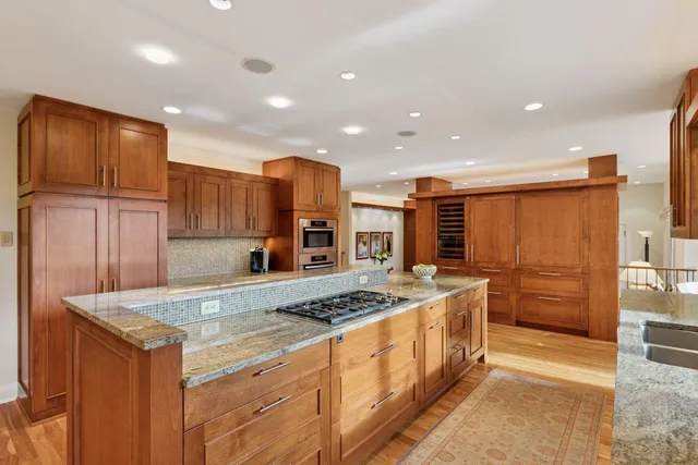 $1,765,000 | 100 Black Oaks Lane North, Plymouth, MN 55447