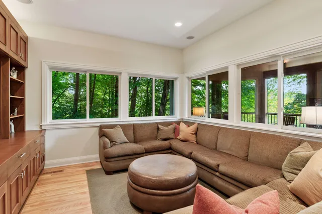 $1,765,000 | 100 Black Oaks Lane North, Plymouth, MN 55447