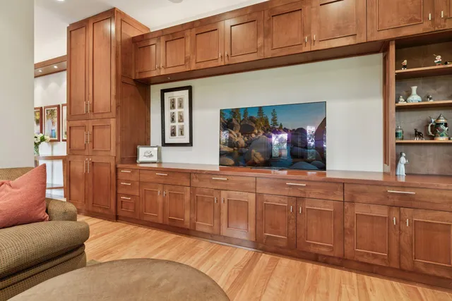 $1,765,000 | 100 Black Oaks Lane North, Plymouth, MN 55447