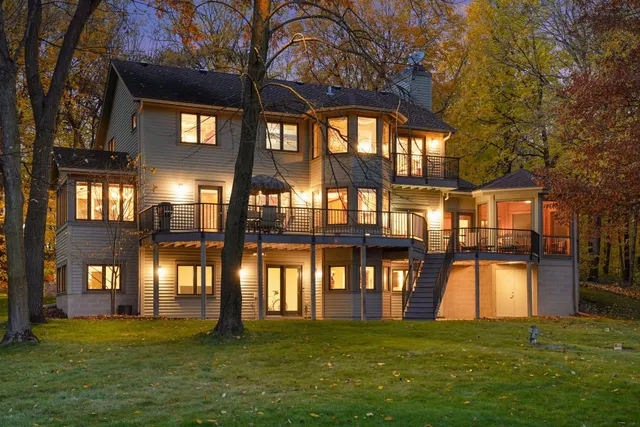 $1,765,000 | 100 Black Oaks Lane North, Plymouth, MN 55447