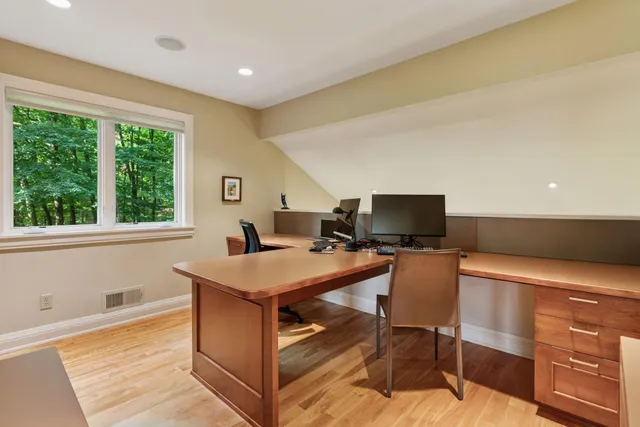 $1,765,000 | 100 Black Oaks Lane North, Plymouth, MN 55447