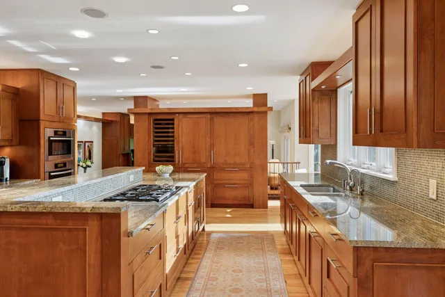 $1,765,000 | 100 Black Oaks Lane North, Plymouth, MN 55447