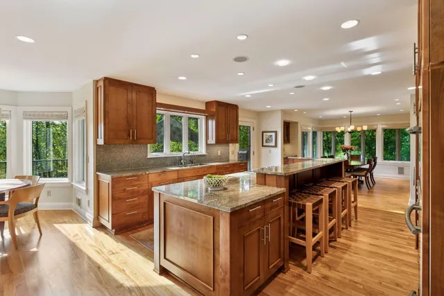 $1,765,000 | 100 Black Oaks Lane North, Plymouth, MN 55447