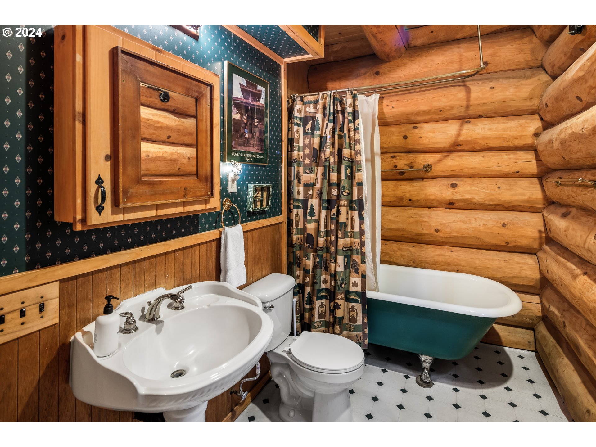 58200 East Marmot Road Sandy, OR 97055 - Photo 33 of 48 a bathroom with a sink toilet and shower