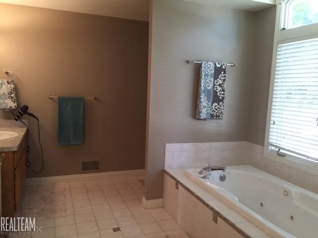 921 Dakota Rochester Hills, MI 48307 - Photo 21 of 46