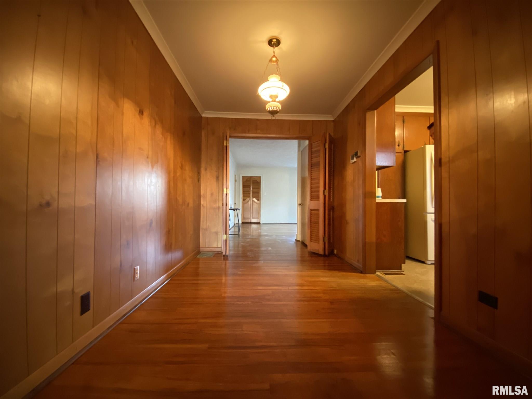 404 Mitchell Street Benton, IL 62812 - Photo 3 of 12 Gallery Image 3